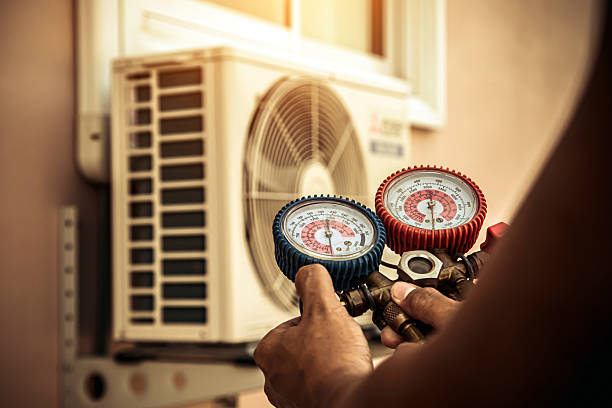Professional Hvac technician working in Greenfield, WI
